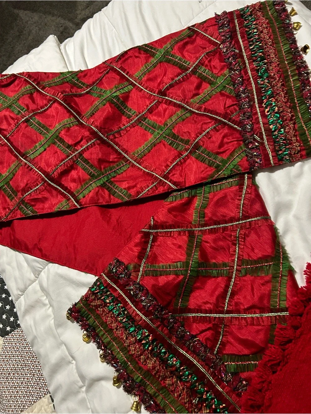 Pier 1 Red and Green Festive Holiday Table Runner with Matching Red Napkins